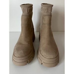 Ugg Brooklyn Chelsea Mustard Seed platform boots. Size 9 (Women).